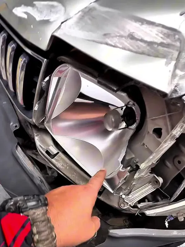 Toyota Prado plata: trompa completa antes, en Monster Garage Vzla